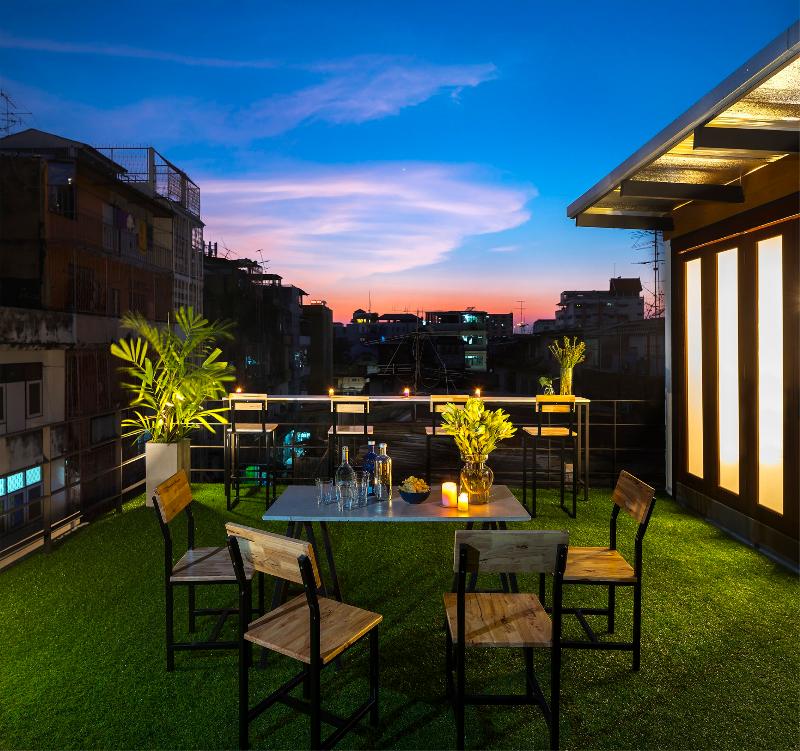 Timber Hostel by ZUZU - Teras