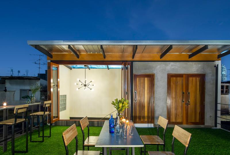 Timber Hostel by ZUZU - Teras