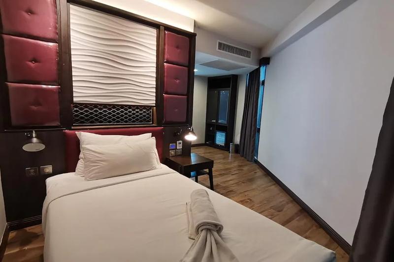 Holatel Hotel Phitsanulok by ZUZU - Oda