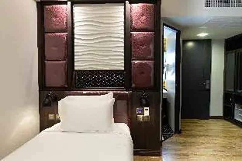 Holatel Hotel Phitsanulok by ZUZU - Oda