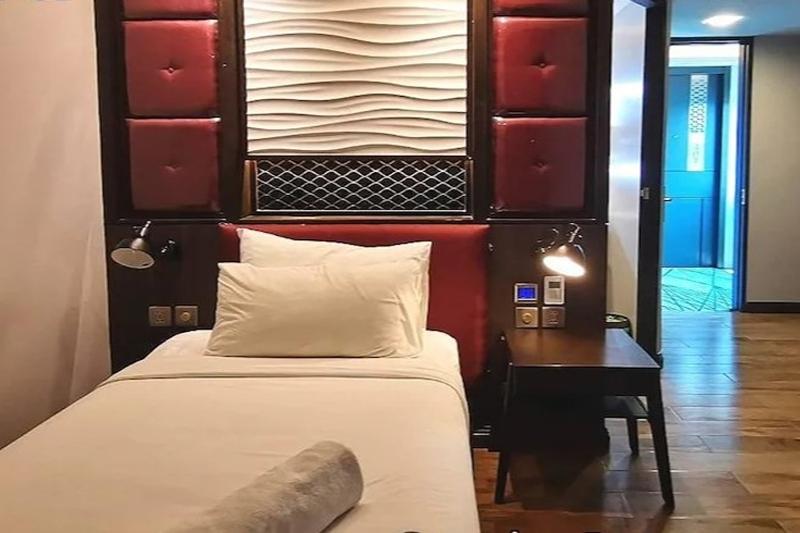 Holatel Hotel Phitsanulok by ZUZU - Oda