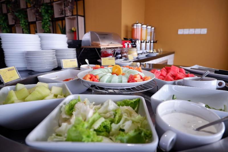 Maxonehotels Com Platinum Hayam Wuruk Jakarta - Restoran