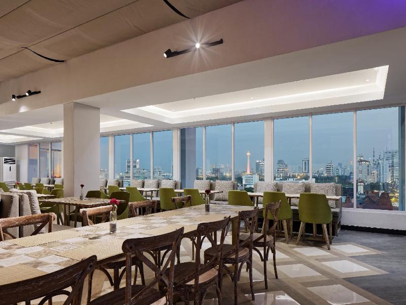Maxonehotels Com Platinum Hayam Wuruk Jakarta - Restoran