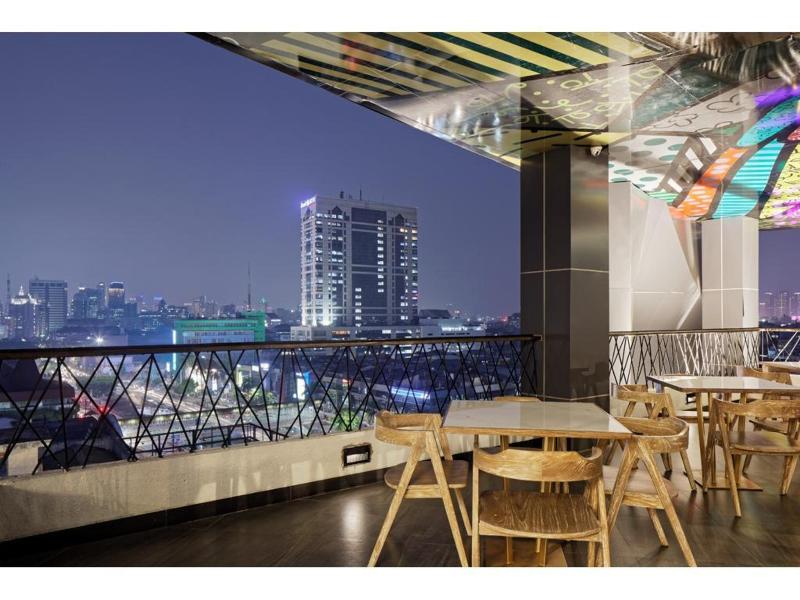 Maxonehotels Com Platinum Hayam Wuruk Jakarta - Restoran