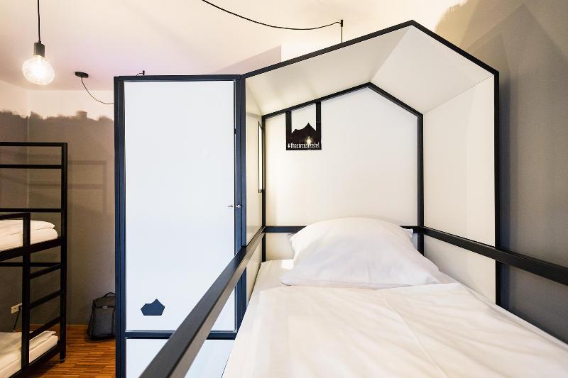 The Circus Hostel - Genel