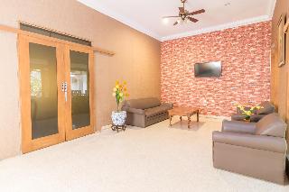 RedDoorz near Kebun Raya Bogor otel fotoğrafı