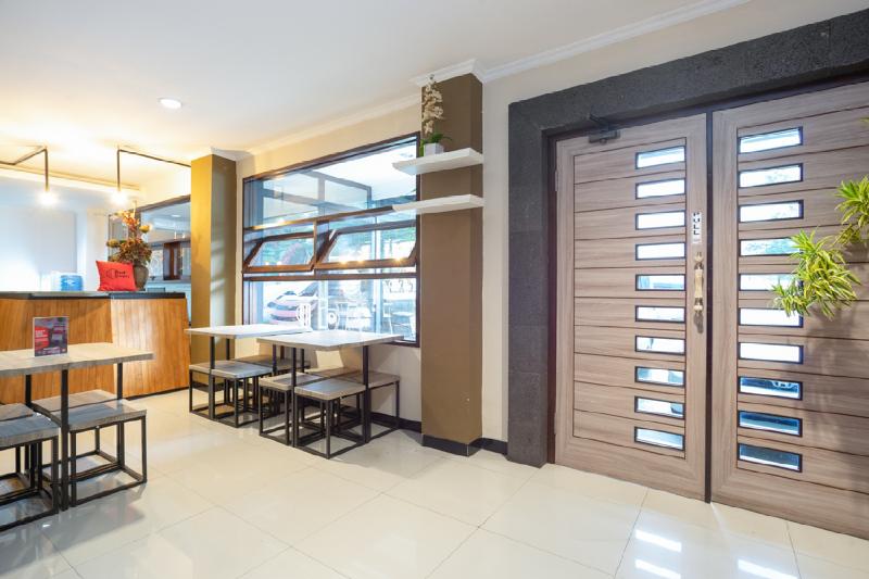 RedDoorz near Botani Square Mall - Lobi