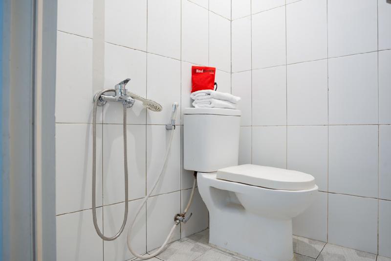 RedDoorz near Botani Square Mall - Oda
