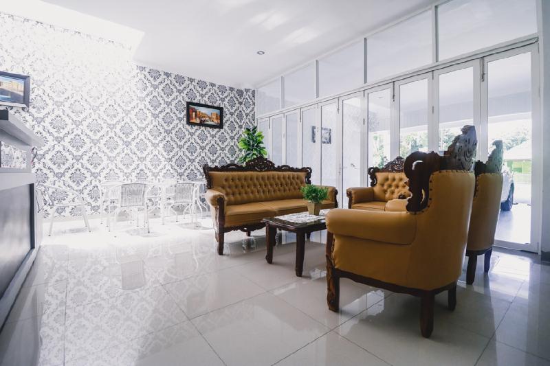 RedDoorz near Hermes Place Polonia Medan - Lobi