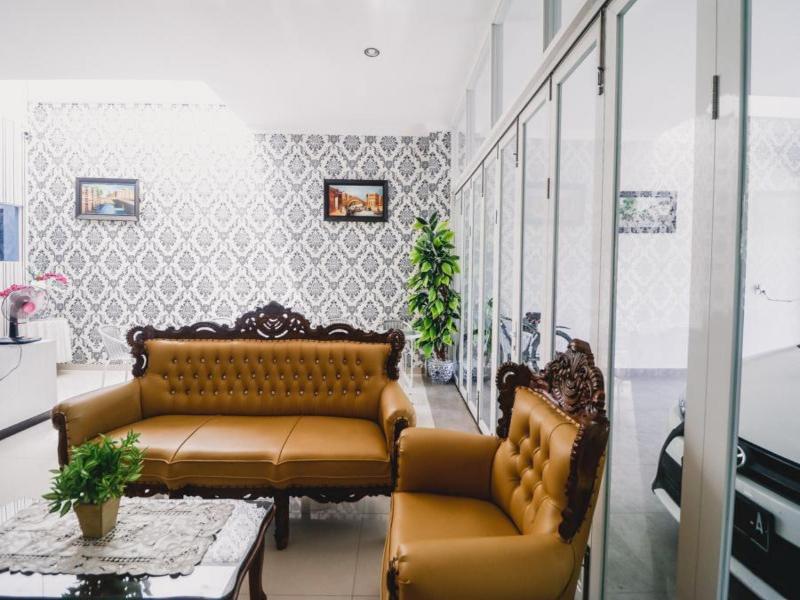 RedDoorz near Hermes Place Polonia Medan - Lobi