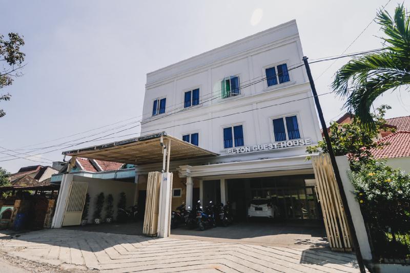 RedDoorz near Hermes Place Polonia Medan - Genel