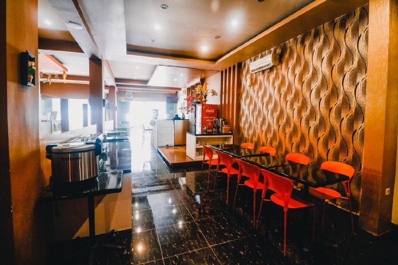 RedDoorz Plus near Makassar Town Square - Lobi