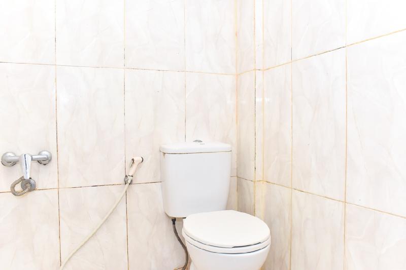 RedDoorz Plus near Makassar Town Square - Oda
