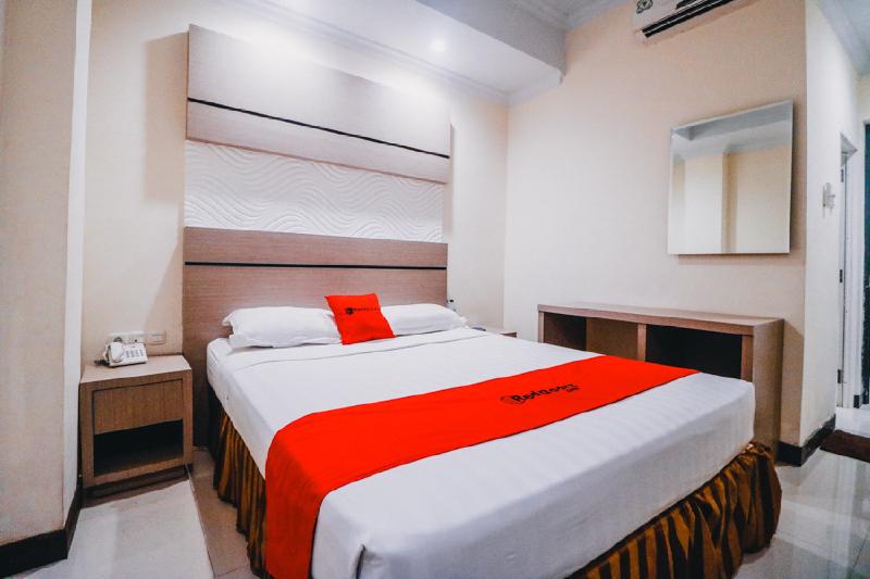 RedDoorz Plus near Makassar Town Square - Oda