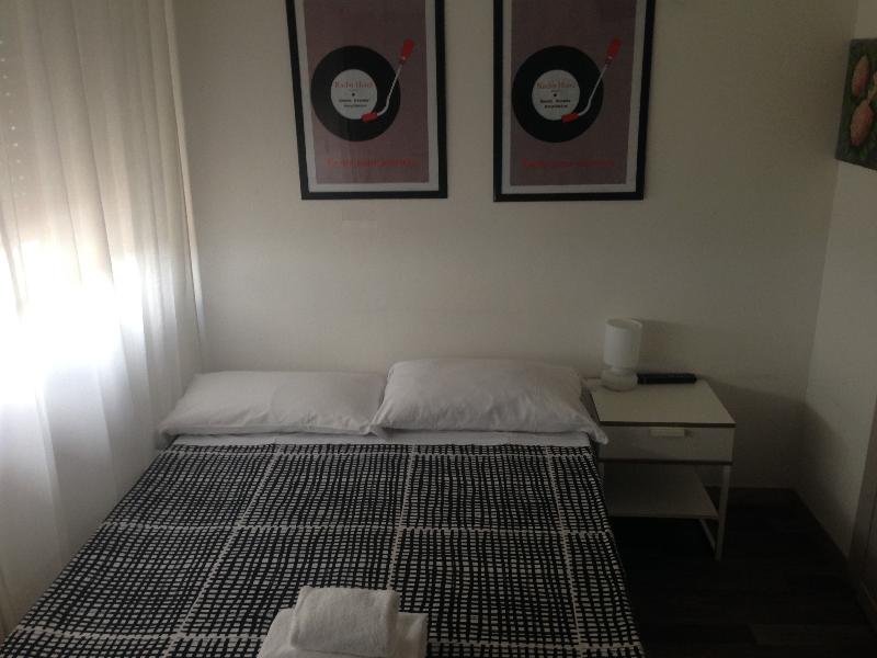 Radio Hotel - Oda