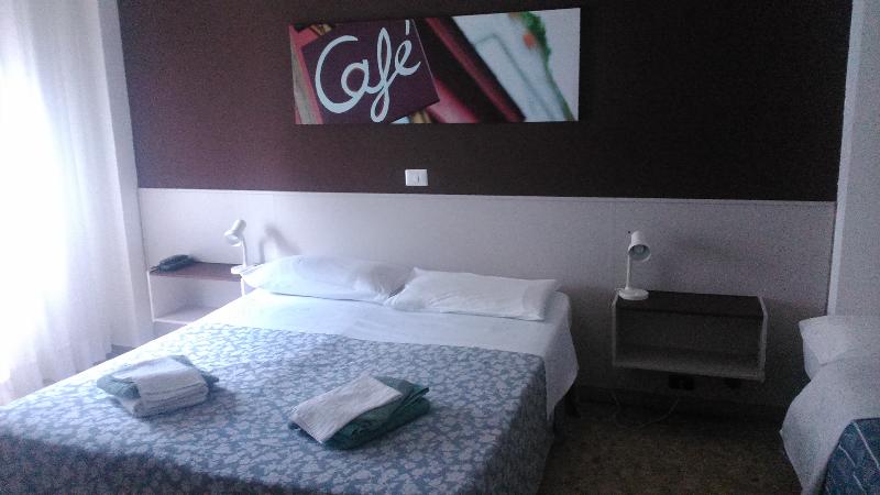 Radio Hotel - Oda