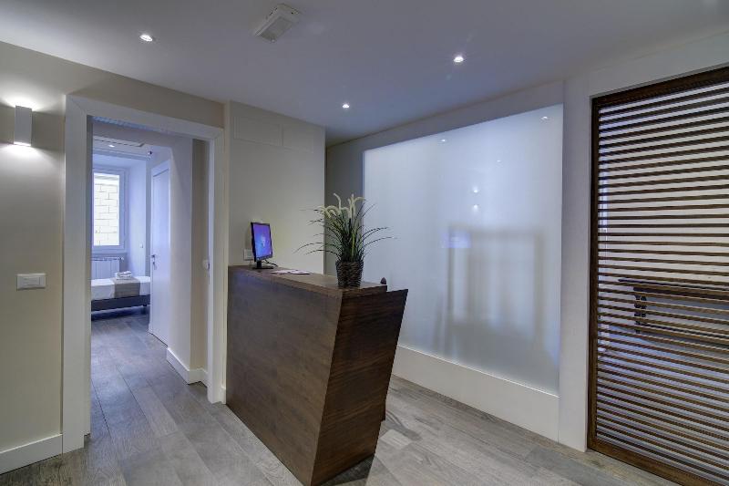 Ecce Roma Suites - Lobi
