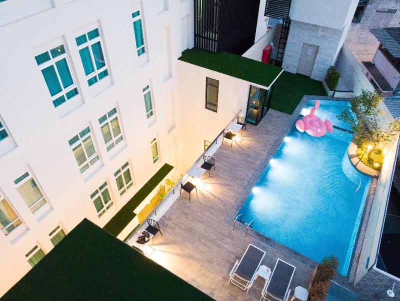 De Princess Hotel Udonthani - Plaj