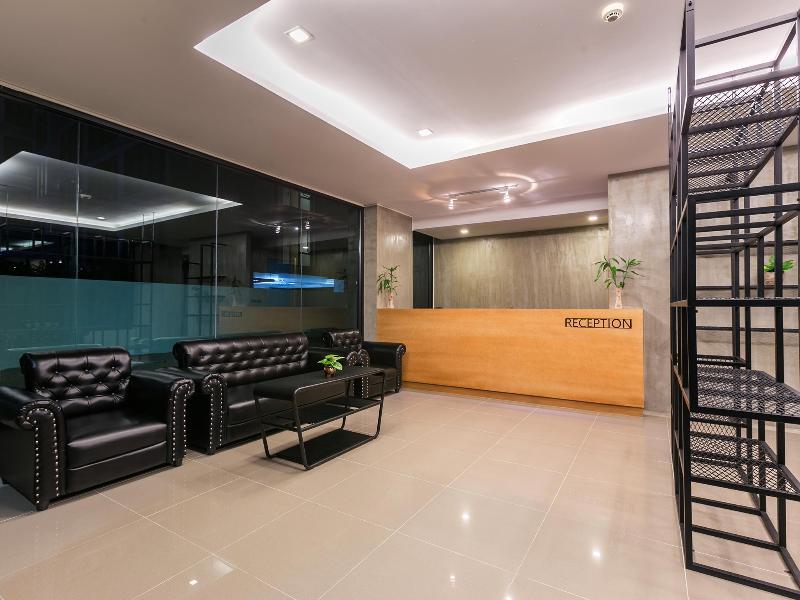 B2 South Pattaya Premier Hotel - Lobi