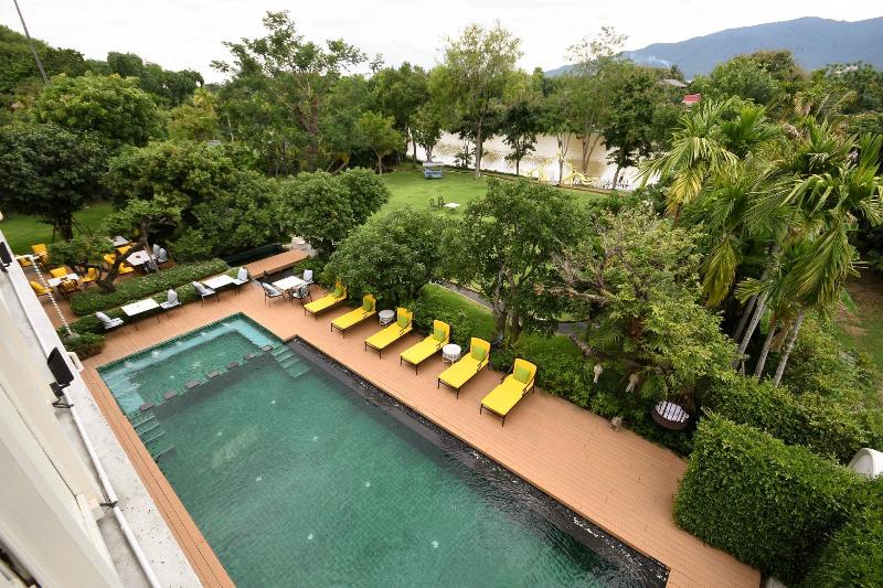 At Pingnakorn Riverside Hotel - Plaj