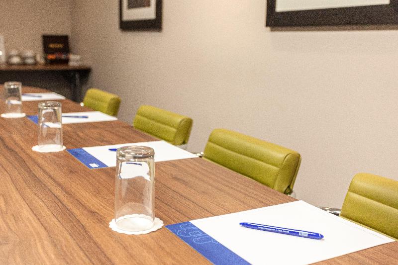 Holiday Inn Express Edinburgh Airport - Genel