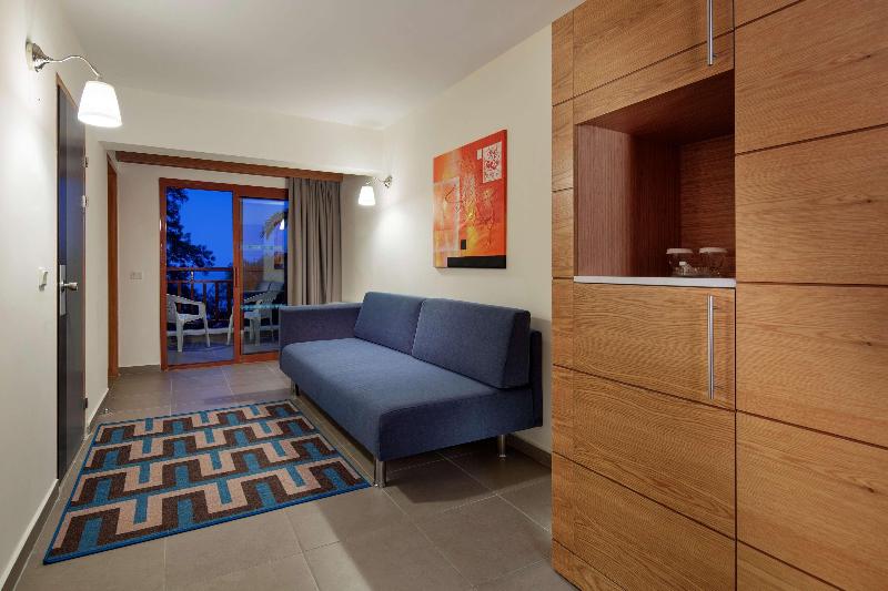 Pine Bay Holiday Resort - Oda