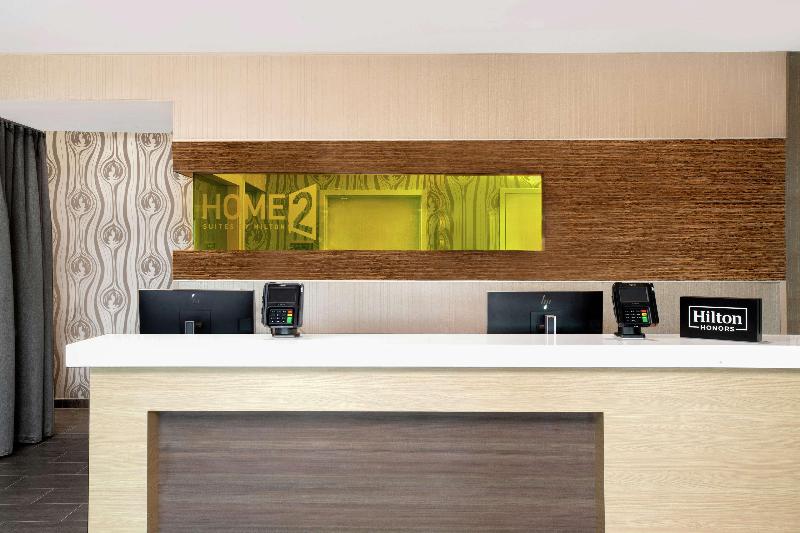 Home2 Suites by Hilton Long Island Brookhaven - Lobi
