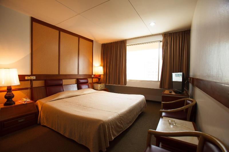 Nana Hotel Bangkok - Oda