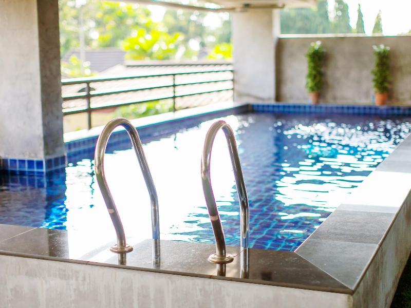 B2 Sea View Pattaya Hotel - Havuz