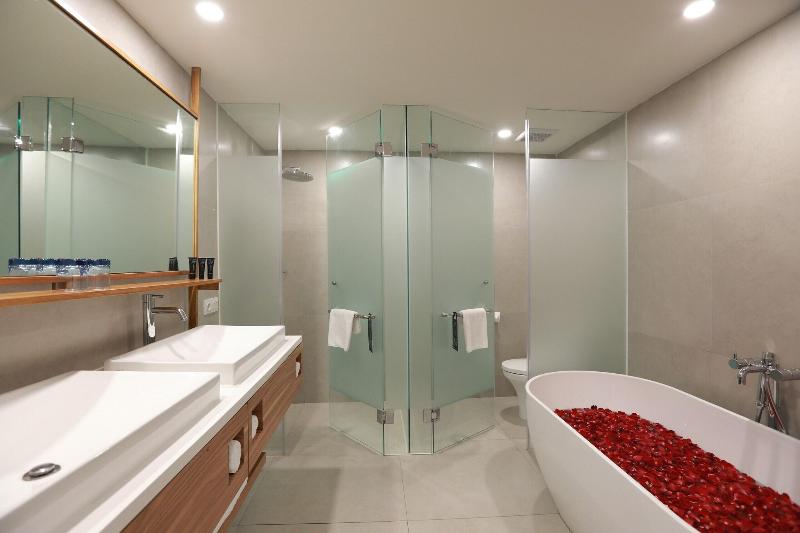 Illira Hotel Banyuwangi - Oda