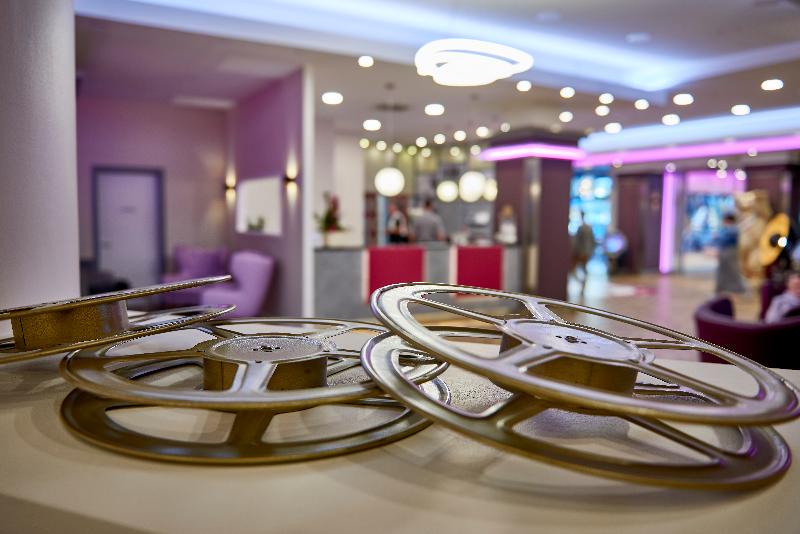Hollywood Media Hotel - Lobi