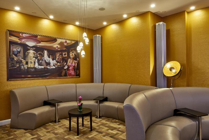 Hollywood Media Hotel - Genel