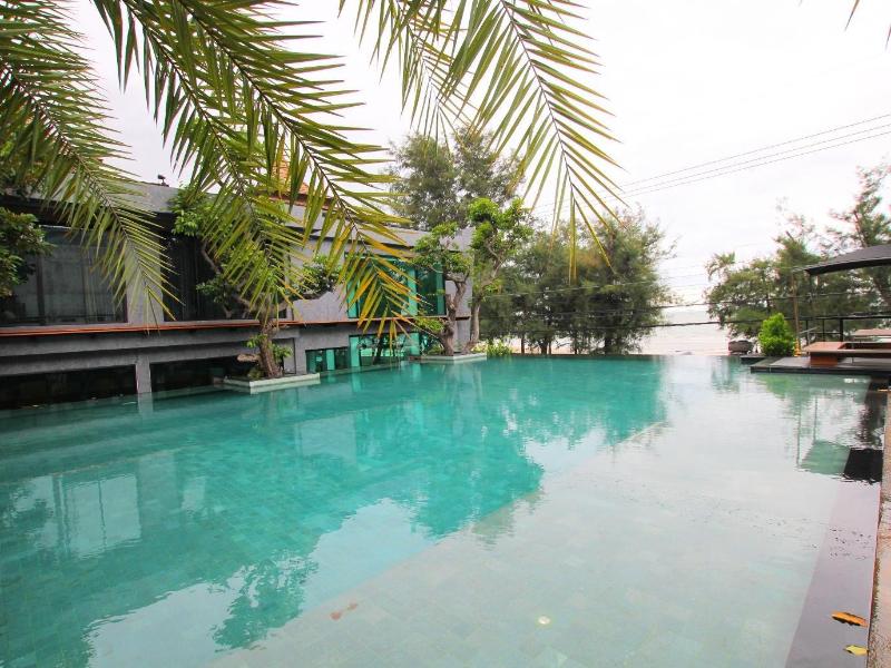 I Calm Resort - Havuz