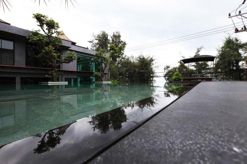 I Calm Resort - Havuz