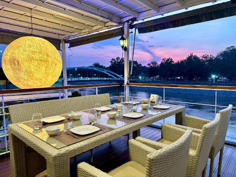 Dragon River Avenue Hotel - Restoran