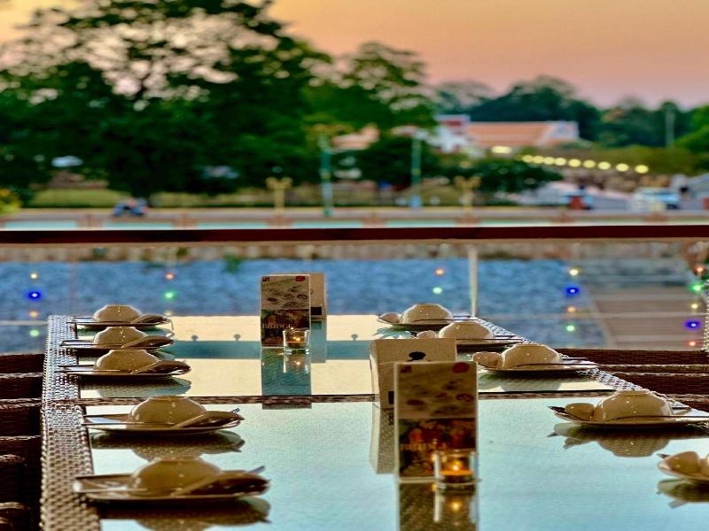 Dragon River Avenue Hotel - Restoran