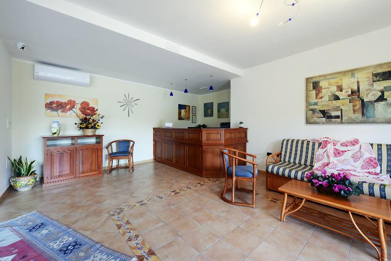 Oasis Hotel Residence Resort - Lobi