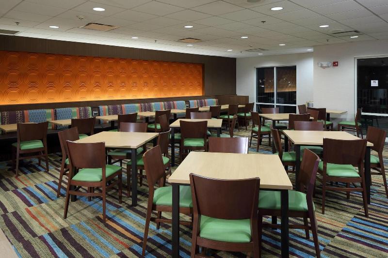 Fairfield Inn Suites Newark Liberty International - Restoran