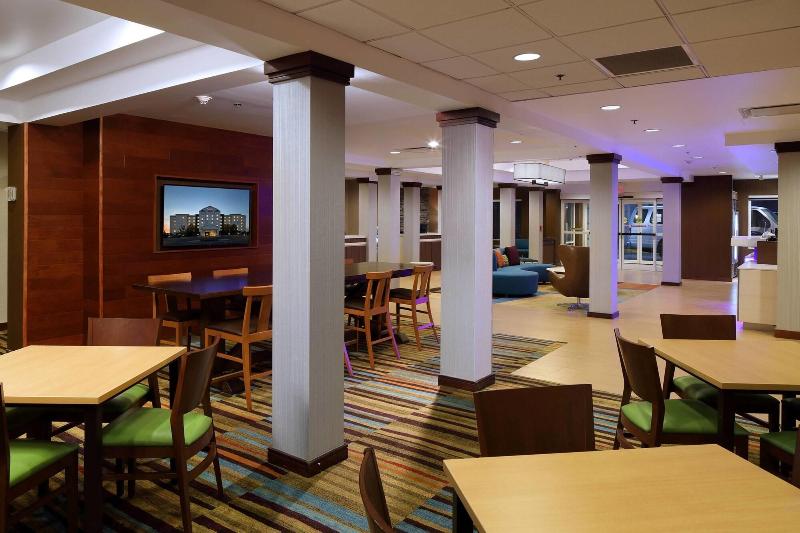Fairfield Inn Suites Newark Liberty International - Restoran