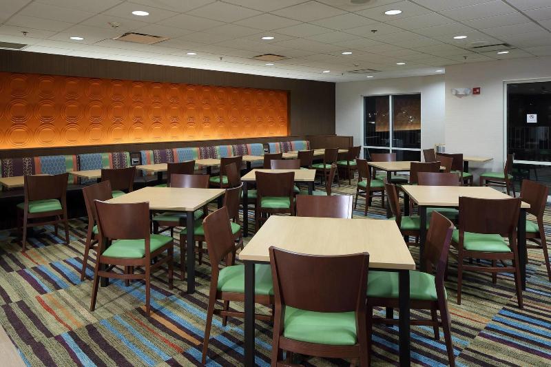 Fairfield Inn Suites Newark Liberty International - Restoran