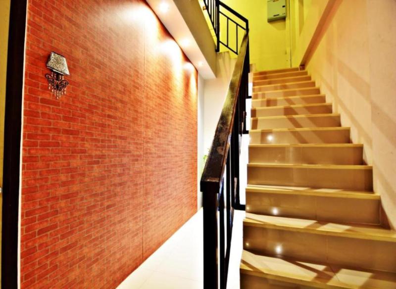 Be Rich Hotel - Lobi