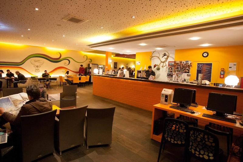 Jaeger S Munich - Lobi