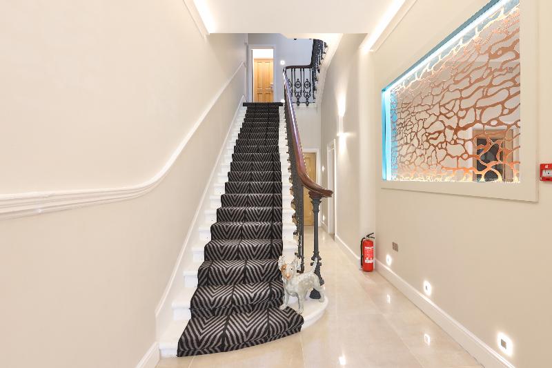 Park Avenue J Hotel London - Lobi