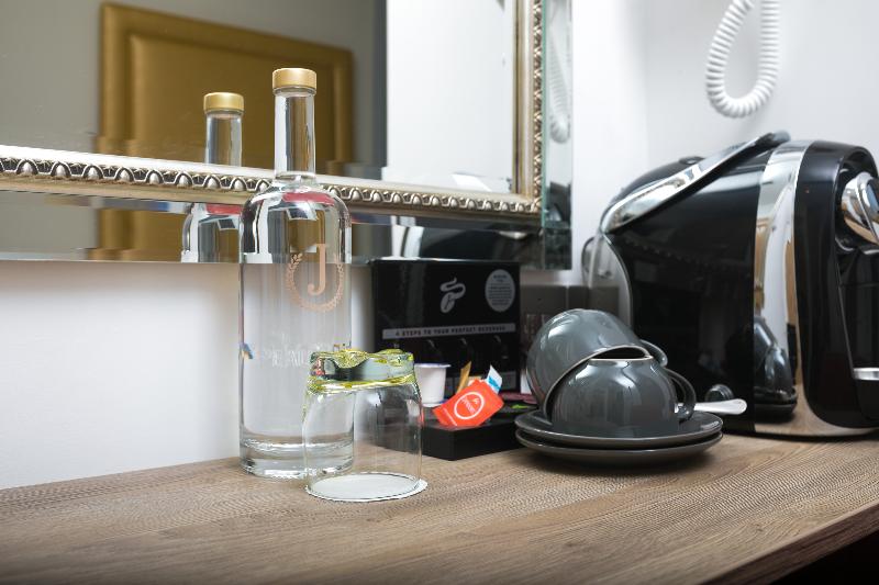 Park Avenue J Hotel London - Oda