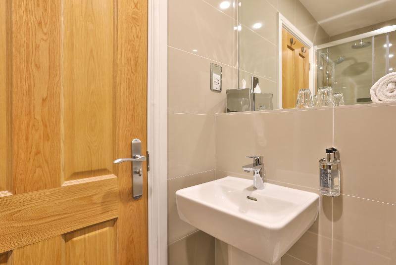 Park Avenue J Hotel London - Oda