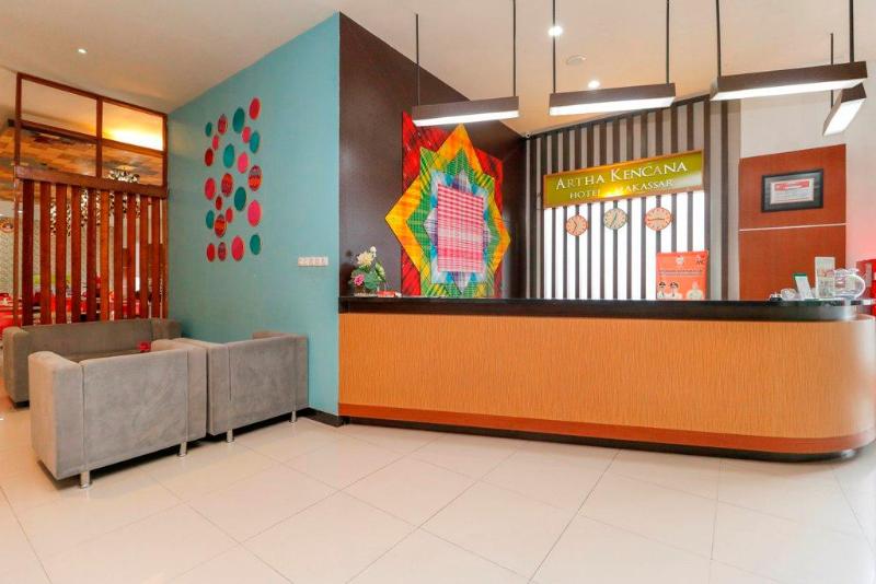 RedDoorz Plus near Pantai Losari - Lobi
