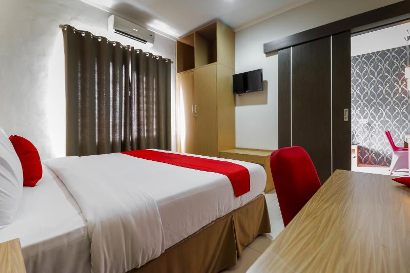 RedDoorz Plus near Pantai Losari - Genel