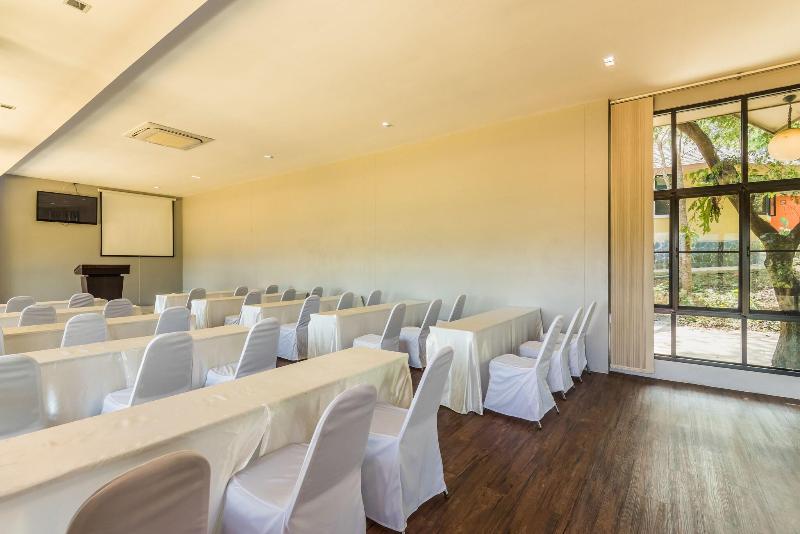 Chiang Rai Lake Hill Resort - Toplantı