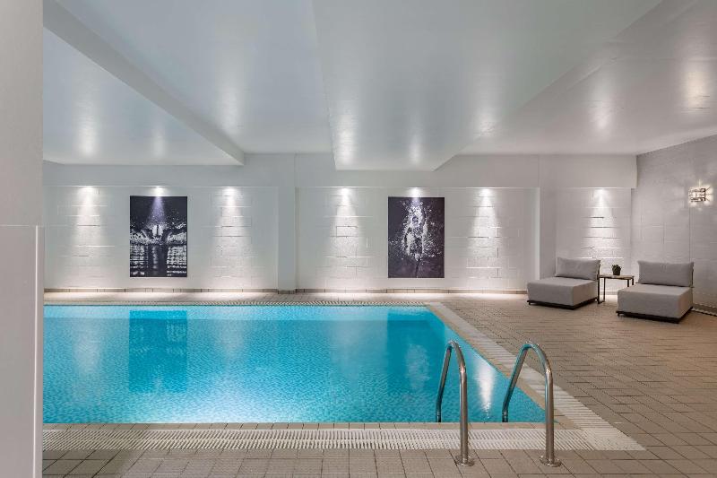 Radisson Blu Hotel London Stansted Airport - Havuz