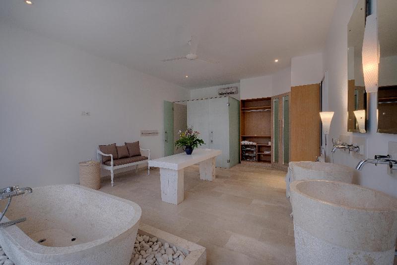 Kutus Kutus Canggu Villa - Oda